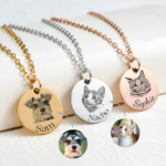 Collier avec portrait danimal
